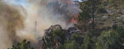 Un incendio forestal en la zona del municipio de Ponteceso (A Coruña). Moncho Fuentes EFE Un incendio forestal en la zona del municipio de Ponteceso (A Coruña). Moncho Fuentes EFE