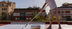 El Ayuntamiento de Barcelona inicia una prueba piloto de cubiertas reflectantes contra el calor